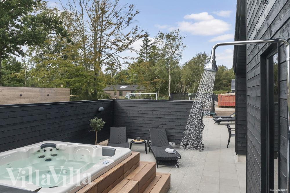 Nyt varmen i boblebadet i luksushus nr. 960 i Lolland/Falster/Møn