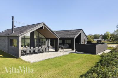 Dette lekre huset med svømmebasseng, nr. 617, med plass til 14 personer, ligger i Fyn og øyer