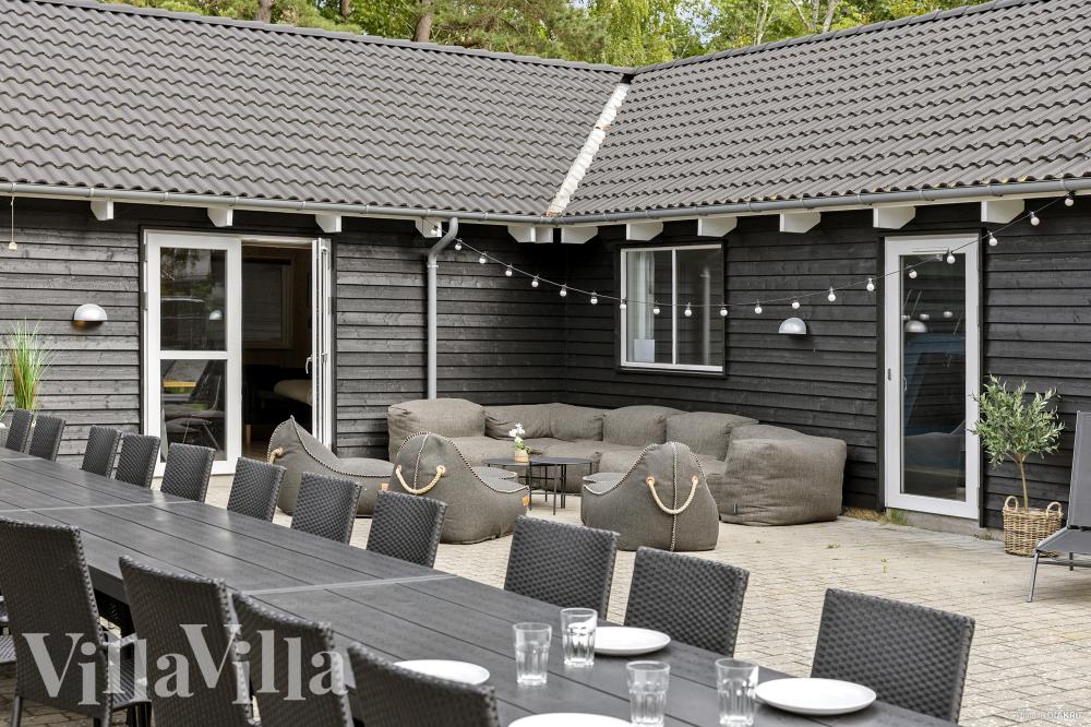 Nyt en grillkveld på terrassen i luksushus nr. 406 i Nordsjælland
