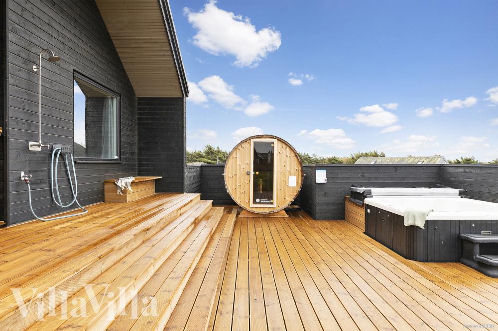 Luksushus nr. 959 har en deilig terrasse med gode hagemøbler til 26 personer.