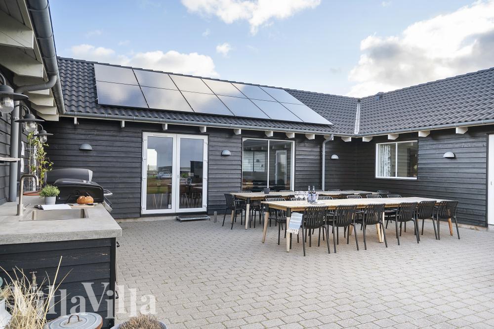 Luksushus nr. 293 har en deilig terrasse med gode hagemøbler til 22 personer.