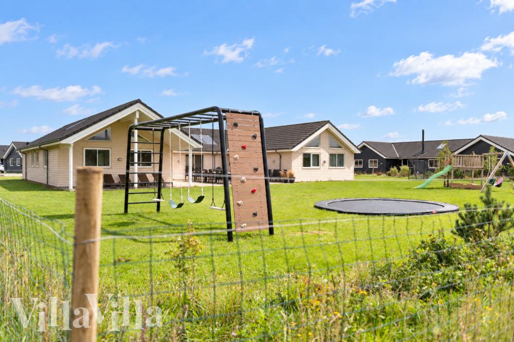 Dette lekre huset med svømmebasseng, nr. 463, med plass til 22 personer, ligger i Vestjylland
