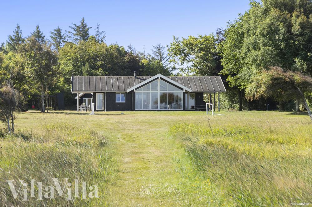 Dette lekre huset med spa, nr. 1009, med plass til 10 personer, ligger i Limfjorden