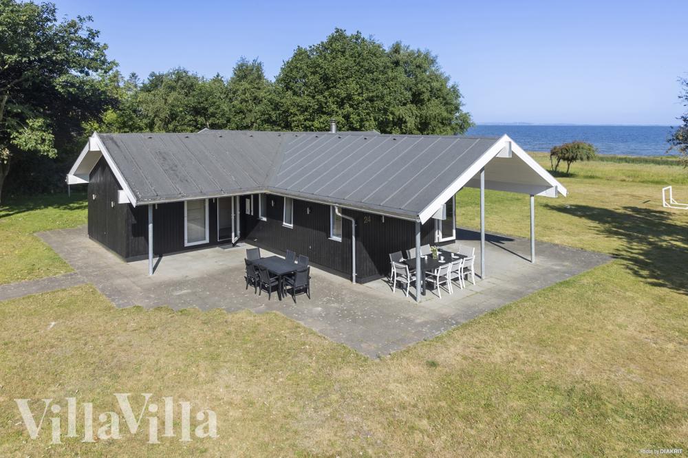 Hus nr. 1009 med boblebad og plass til 10 personer ligger i Limfjorden.