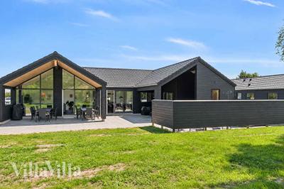 Dette lekre huset med svømmebasseng, nr. 1020, med plass til 14 personer, ligger i Bornholm