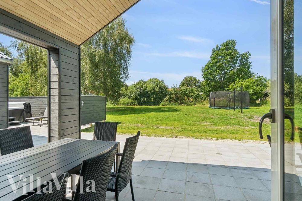 Stor terrasse i luksushus nr. 1020 i Bornholm.
