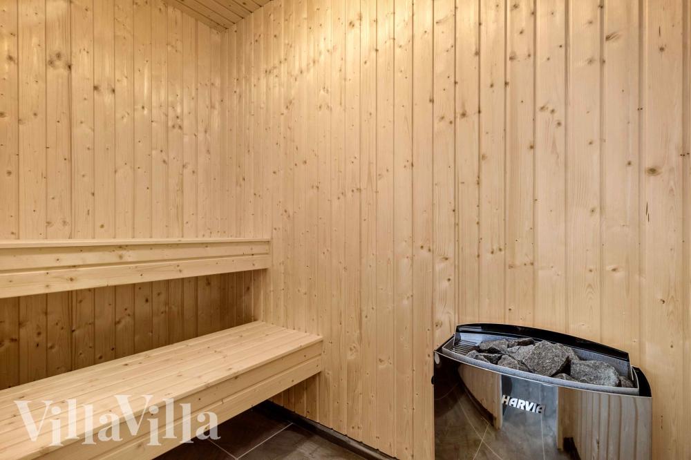 Nyt varmen i badstuen i luksushus nr. 1014 til 16 personer