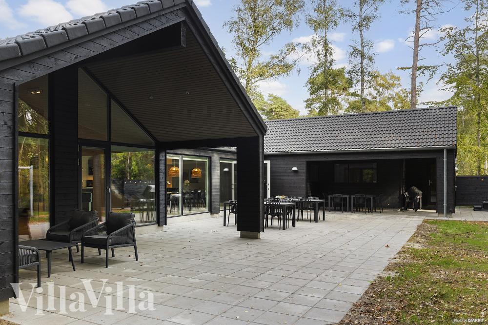 Dette lekre huset med svømmebasseng, nr. 973, med plass til 20 personer, ligger i Bornholm