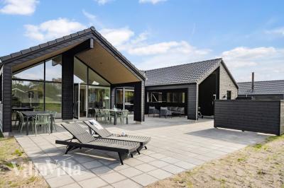 Dette lekre huset med svømmebasseng, nr. 904, med plass til 14 personer, ligger i Nordsjælland