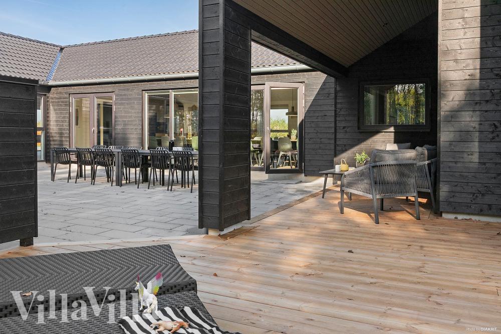 Luksushus nr. 962 har en deilig terrasse med gode hagemøbler til 24 personer.