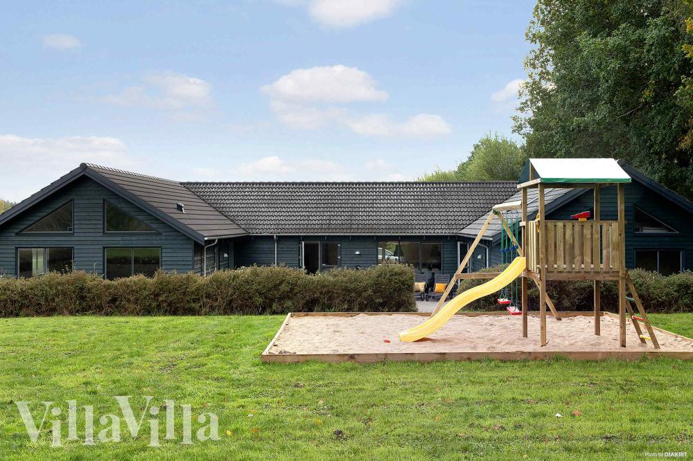 Dette lekre huset med svømmebasseng, nr. 335, med plass til 24 personer, ligger i Østjylland