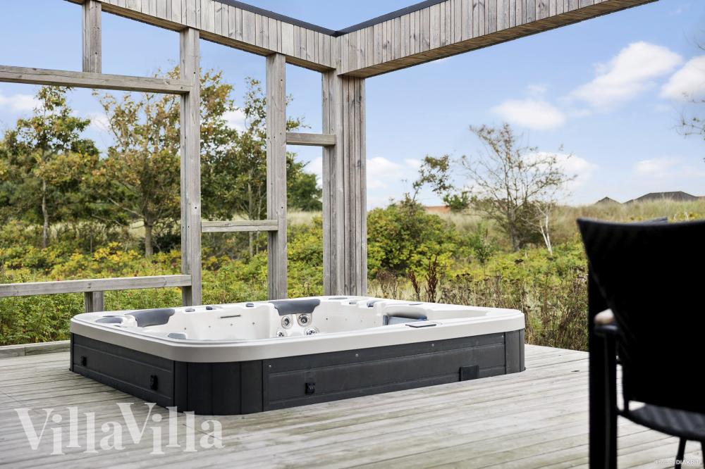 Nyt varmen i boblebadet i luksushus nr. 1030 i Nordjylland