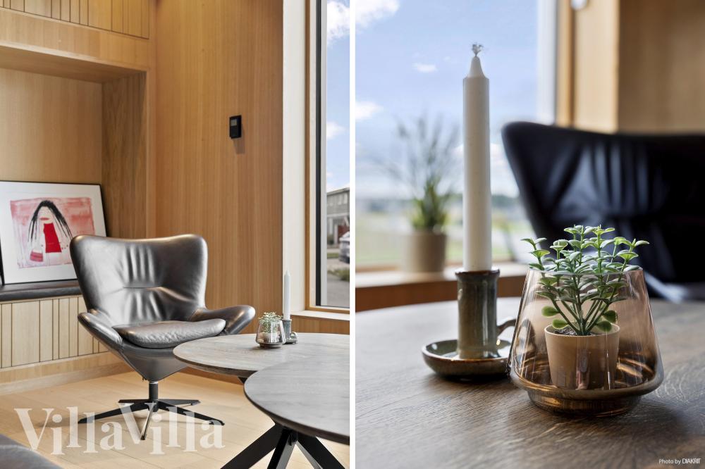 Det er god plass til hygge i feriehusets sofagruppe under oppholdet i luksushus nr. 1030