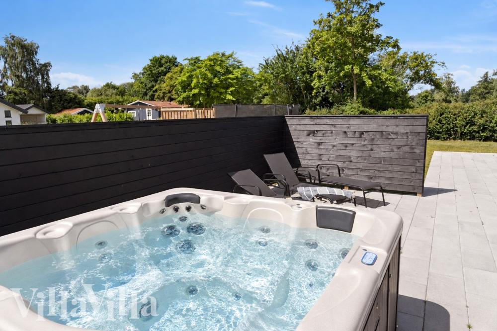 Nyt varmen i boblebadet i luksushus nr. 1026 i Fyn og øyer