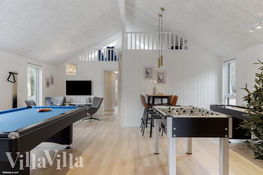 I tillegg til alle aktivitetsmulighetene i husets bassengavdeling, kan du også spille biljard, bordtennis og dart i luksushus nr. 1021
